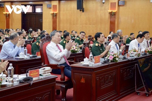 Party chief orders army to develop high-quality human resources   - ảnh 2