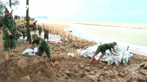 Typhoon Kajiki makes landfall in central Vietnam - ảnh 1