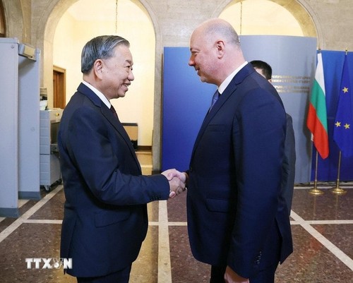 Party leader meets PM, NA Speaker before concluding official visit to Bulgaria  - ảnh 2