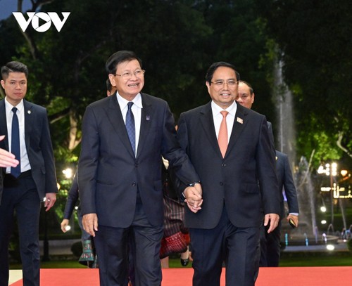 Prime Minister receives Laos' top leader  - ảnh 1