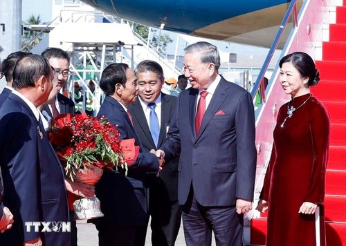 Party leader arrives in Laos for State visit  - ảnh 1