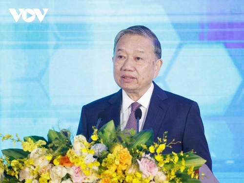 Party leader stresses people’s well-being at groundbreaking ceremony of elderly healthcare complex - ảnh 2