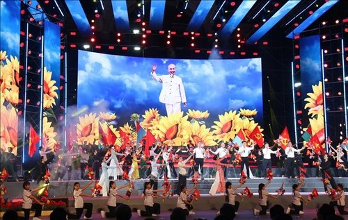 Art programs celebrate success of 14th National Party Congress  - ảnh 1