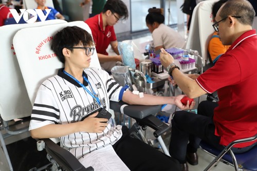 Students donate blood in Red Sunday campaign 2026 - ảnh 1