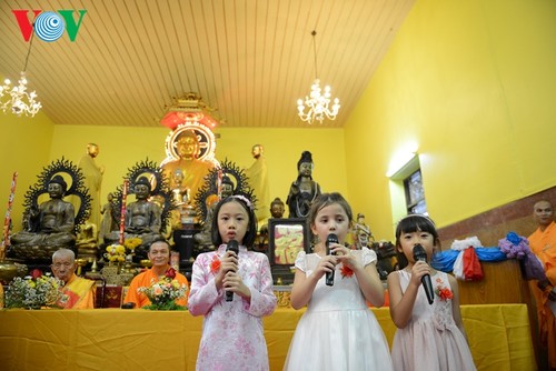 ชาวเวียดนามที่อาศัยในประเทศไทยจัดงานเทศกาลวูลาน  - ảnh 6