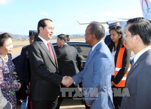 ประธานาประเทศ เจิ่นด่ายกวาง เข้าร่วมการประชุมระดับสูงของกลุ่มประเทศที่ใช้ภาษาฝรั่งเศสครั้งที่ 16 - ảnh 1