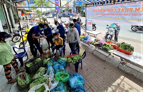 Человеческая доброта в разгар пандемии в провинции Камау - ảnh 2