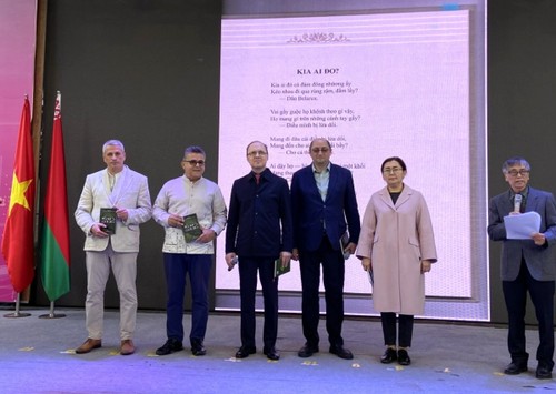 «Там, где звучит песня жизни» - сборник стихов Янки Купалы выходит в свет на вьетнамском языке - ảnh 3