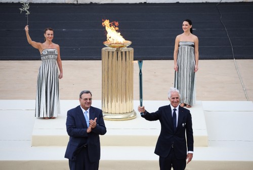 Италии вручили олимпийский огонь зимних игр 2026 года - ảnh 1