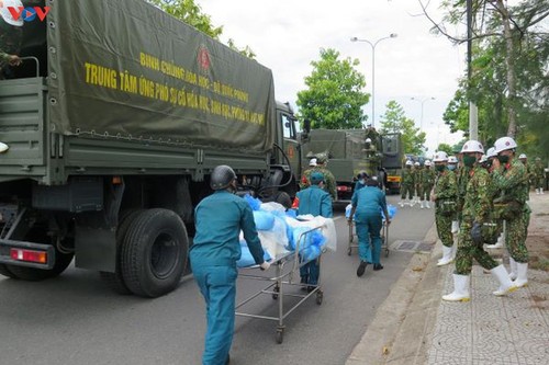 Entirety of Son Tra district in Da Nang disinfected in COVID-19 fight - ảnh 2