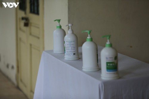 Hanoi disinfects exam sites to mitigate COVID-19 risk - ảnh 14