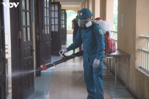 Hanoi disinfects exam sites to mitigate COVID-19 risk - ảnh 16