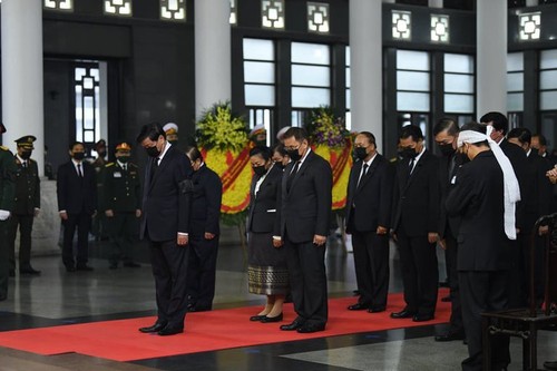 Delegations pay homage to former Party leader Le Kha Phieu - ảnh 17