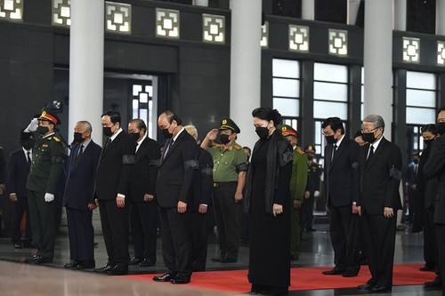 Delegations pay homage to former Party leader Le Kha Phieu - ảnh 2