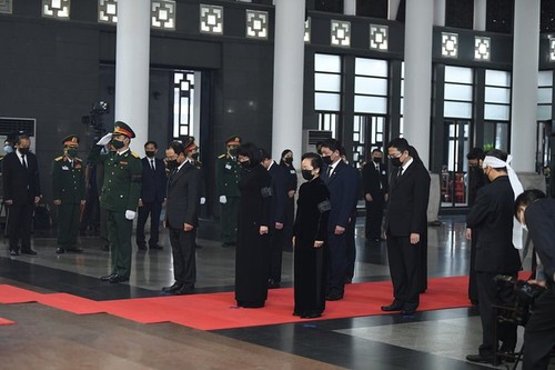 Delegations pay homage to former Party leader Le Kha Phieu - ảnh 6