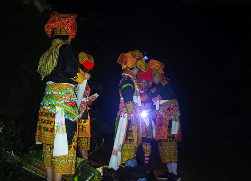 Late night weddings a Dao community staple - ảnh 5