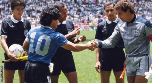 Sự nghiệp vinh quang của Diego Maradona qua ảnh - ảnh 8