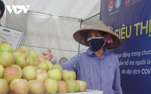 “Siêu thị mini 0 đồng” đầu tiên ở Hà Nội bán hàng miễn phí cho người khó khăn do COVID-19 - ảnh 12