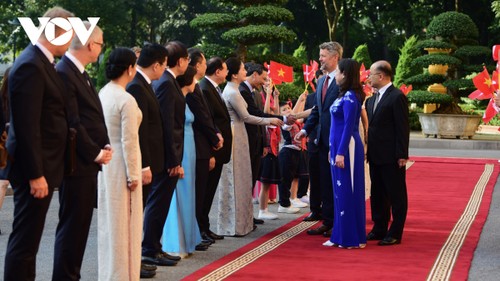 Ngày đầu Thái tử kế vị Đan Mạch Frederik và Công nương phu nhân thăm Việt Nam - ảnh 4