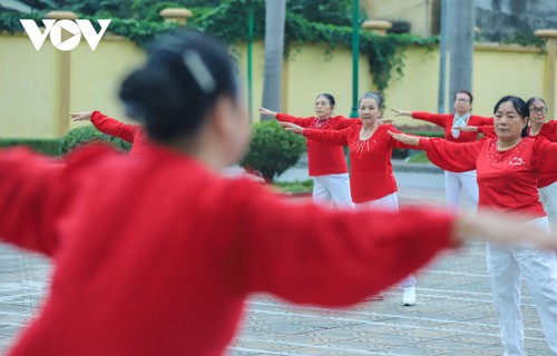 CLB hưu trí Bái Tử Long hơn 1 vạn thành viên giữa lòng "phố mỏ" - ảnh 4