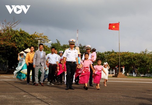 Lễ chùa đầu năm cầu quốc thái dân an trên đảo Trường Sa - ảnh 1