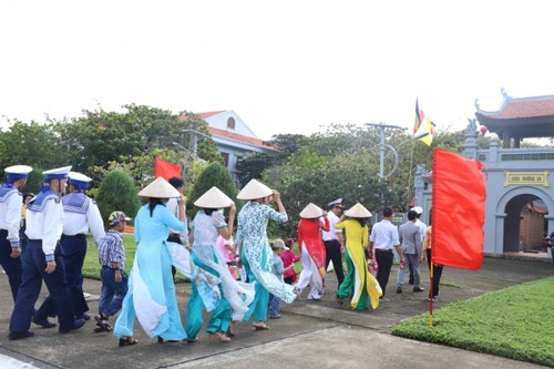 Lễ chùa đầu năm cầu quốc thái dân an trên đảo Trường Sa - ảnh 2