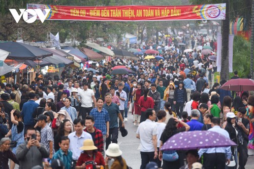 Hội Lim tấp nập dưới mưa xuân, say đắm trong làn điệu quan họ mượt mà - ảnh 3