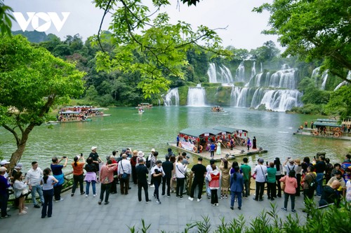 Tour du lịch qua biên giới đang được săn đón tại Cao Bằng - ảnh 4