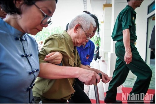 Những hình ảnh xúc động thể hiện niềm tiếc thương vô hạn Tổng Bí thư Nguyễn Phú Trọng - ảnh 8