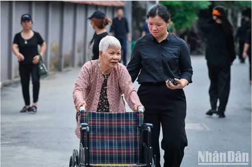 Những hình ảnh xúc động thể hiện niềm tiếc thương vô hạn Tổng Bí thư Nguyễn Phú Trọng - ảnh 11