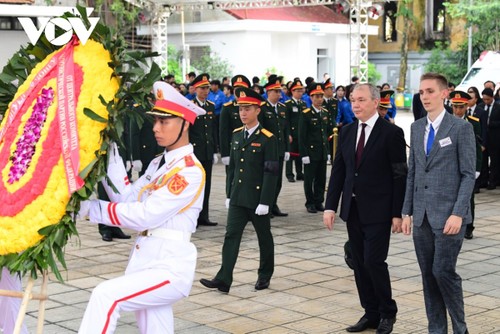 Lãnh đạo Trung Quốc, Nga, Lào và nhiều đoàn ngoại giao viếng Tổng Bí thư Nguyễn Phú Trọng - ảnh 5