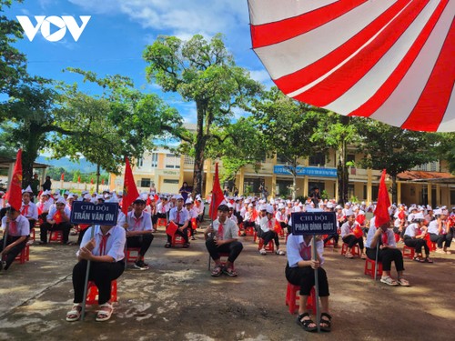 Học sinh cả nước tưng bừng khai giảng năm học mới - ảnh 5