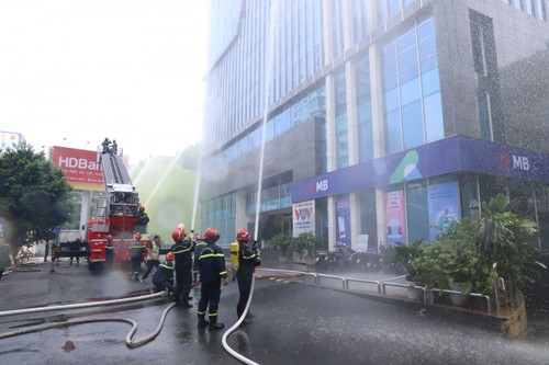 Thực tập phương án chữa cháy, cứu hộ cứu nạn tại tòa nhà VOV ở TP. Hồ Chí Minh - ảnh 12