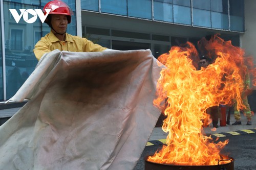 Thực tập phương án chữa cháy, cứu hộ cứu nạn tại tòa nhà VOV ở TP. Hồ Chí Minh - ảnh 9