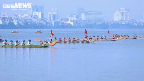 800 vận động viên tranh tài hấp dẫn tại giải bơi chải thuyền rồng Hà Nội - ảnh 2