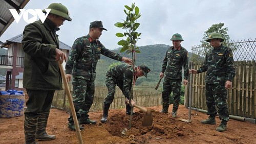 Người dân tái định cư Làng Nủ bắt đầu dọn về nhà mới - ảnh 3