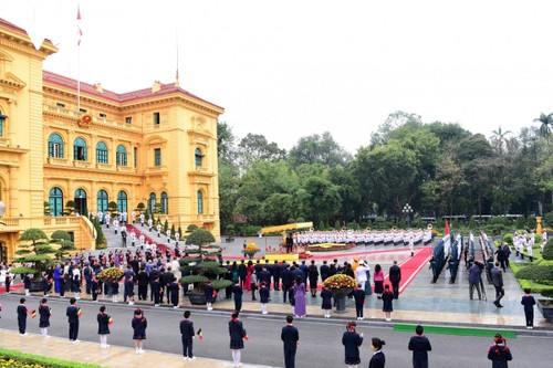 Lễ đón trọng thể Nhà vua và Hoàng hậu Vương quốc Bỉ thăm cấp Nhà nước tới Việt Nam - ảnh 1