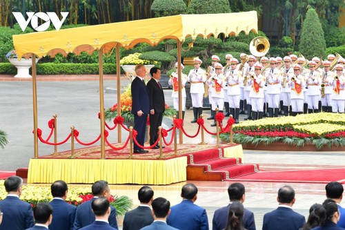 Lễ đón trọng thể Nhà vua và Hoàng hậu Vương quốc Bỉ thăm cấp Nhà nước tới Việt Nam - ảnh 4
