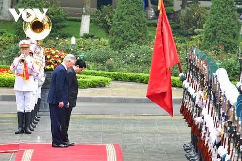 Lễ đón trọng thể Nhà vua và Hoàng hậu Vương quốc Bỉ thăm cấp Nhà nước tới Việt Nam - ảnh 5