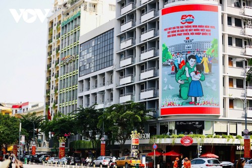 TP. Hồ Chí Minh rực rỡ cờ hoa chào mừng đại lễ 30/4 - ảnh 3