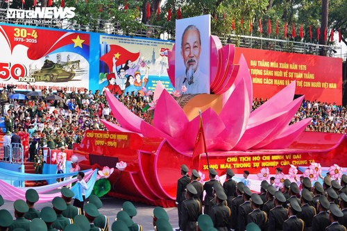 Toàn cảnh lễ diễu binh uy nghiêm, hùng tráng mừng đại lễ 30/4 - ảnh 10