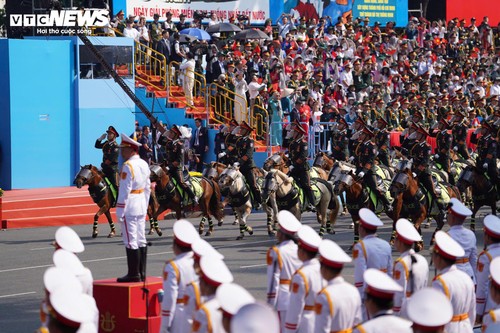 Toàn cảnh lễ diễu binh uy nghiêm, hùng tráng mừng đại lễ 30/4 - ảnh 21