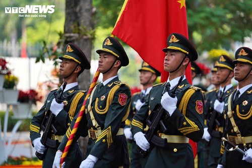 Hình ảnh đặc biệt của quân đội Trung Quốc - Lào - Campuchia tại lễ diễu binh 30/4 - ảnh 3