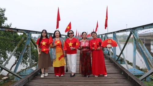 Lễ Thượng cờ “Thống nhất non sông” tại đôi bờ Hiền Lương - Bến Hải - ảnh 4