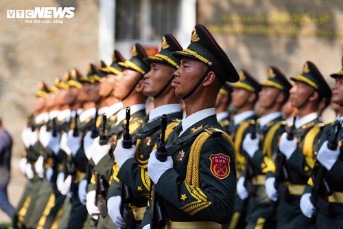 Hình ảnh đặc biệt của quân đội Trung Quốc - Lào - Campuchia tại lễ diễu binh 30/4 - ảnh 4