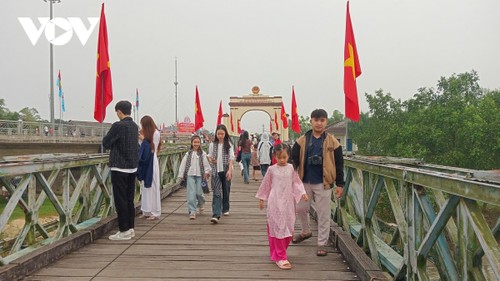 Lễ Thượng cờ “Thống nhất non sông” tại đôi bờ Hiền Lương - Bến Hải - ảnh 5