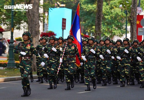 Hình ảnh đặc biệt của quân đội Trung Quốc - Lào - Campuchia tại lễ diễu binh 30/4 - ảnh 6
