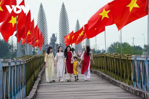 Lễ Thượng cờ “Thống nhất non sông” tại đôi bờ Hiền Lương - Bến Hải - ảnh 8