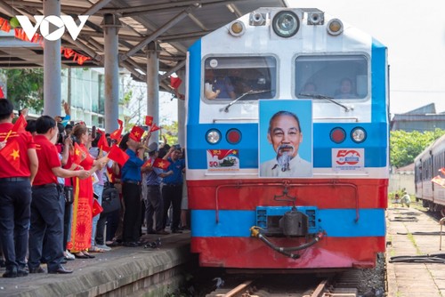 Tái hiện cuộc hội ngộ lịch sử 2 đoàn tàu Thống Nhất tại ga Đà Nẵng - ảnh 2