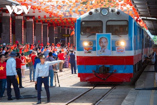 Tái hiện cuộc hội ngộ lịch sử 2 đoàn tàu Thống Nhất tại ga Đà Nẵng - ảnh 3